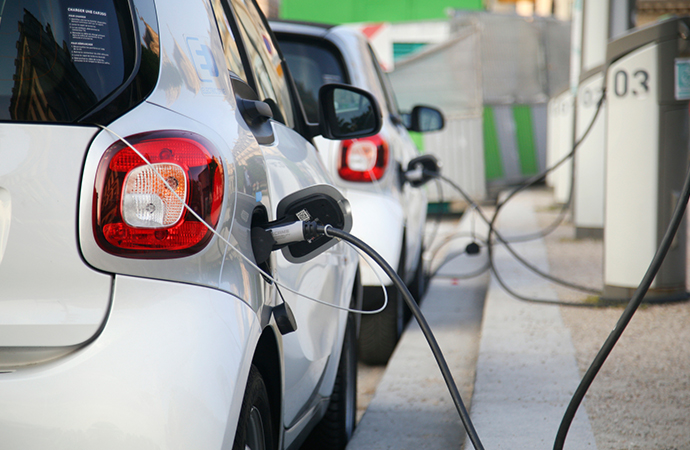 Regenerative Energien, Photovoltaik-Anlagen, Batteriespeicher, Elektromobilität